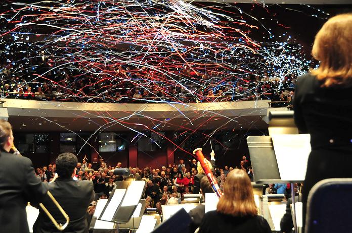 NEW PHILHARMONIC PRESENTS “VIENNESE POPS NEW YEAR'S EVE WITH A FRENCH TWIST” AT THE LUND AUDITORIUM IN RIVER FOREST MONDAY, DEC. 31 AT 7 P.M. 1 Oo la la! Champagne corks will pop when the New Philharmonic (NP) and Music Director and Conductor Kirk Muspratt provide a special way to ring out the old with “Viennese Pops New Year's Eve with a French Twist at the Lund Auditorium at Dominican University Performing Arts Center, 7900 W. Division Street in River Forest, Ill. Monday, Dec. 31 at 7 p.m. 